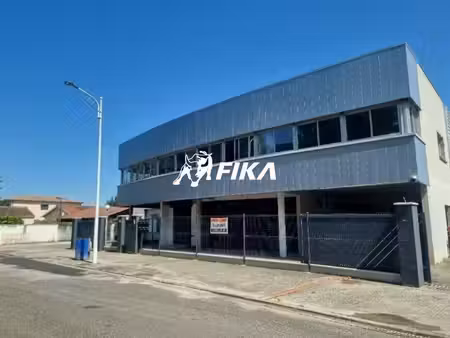 location bureaux 200m²