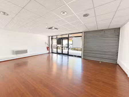 location commerce 85m²