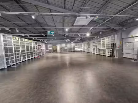 vannes ouest - local commercial de 740 m² environ avec une exce