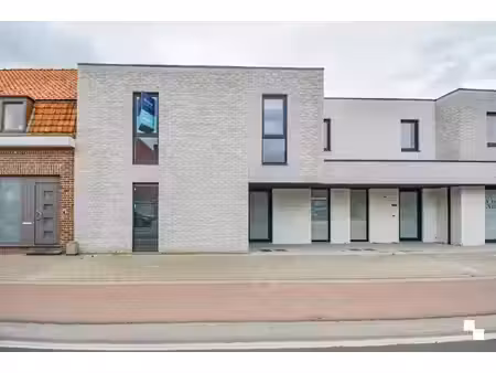 volledig afgewerkte nieuwbouwwoning met carport te sleihage