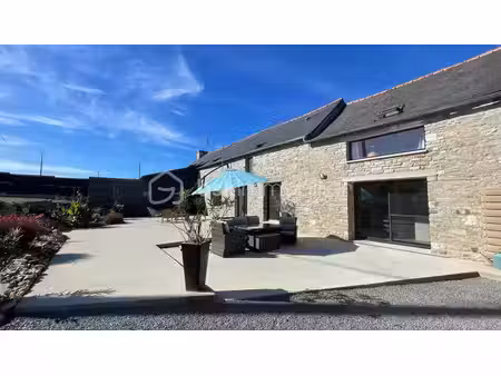 maison en pierre de 155 m² à liffre