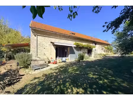 très belle longère en pierre avec piscine à vendre  entre gourdon et cahors