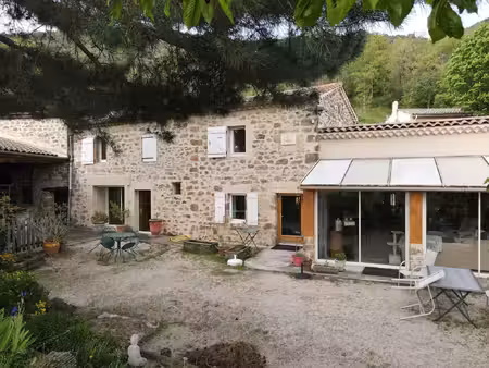 maison en pierre 170 m2 avec 8 000 m2 de terrain à saint georges les bains ( 07800)
