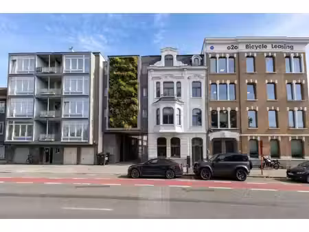 ruim en energiezuinig 4-slaapkamer appartement met inpandig terras en overdekte autostaanp