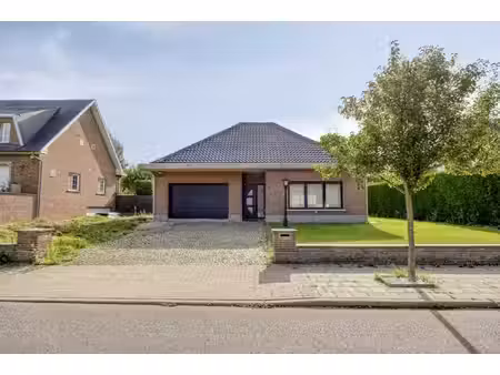 volledig gerenoveerde bungalow op 8 are