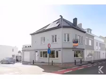 gigantische  prachtig gerenoveerde woning met garage