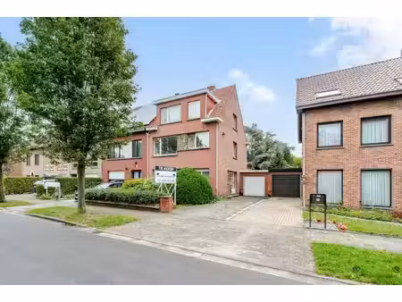te renoveren investeringsproject met 2 vergunde woonentiteiten en veel potentieel in schot