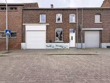 op te frissen woning met garage  binnenkoer  3 slpks