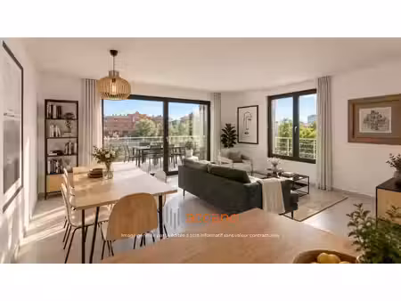 3 chambres avec grand balcon aux pieds des commerces