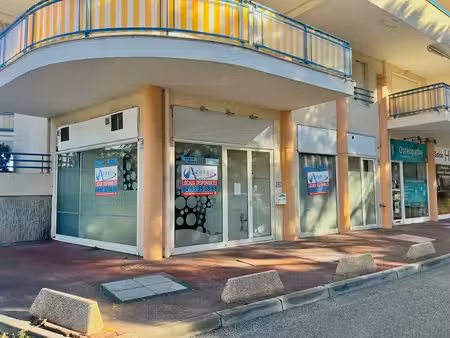 vente commerce frejus 83600 65m²