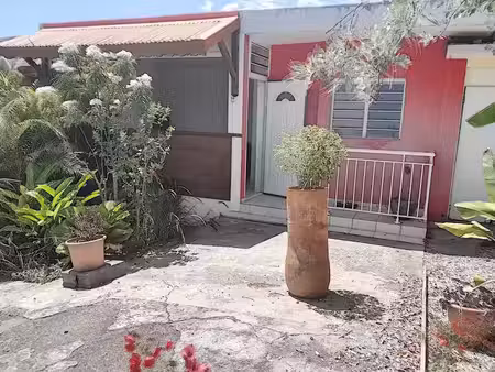 location meublée maison 3 pièces 62 m² à sainte anne (97180)  800 €