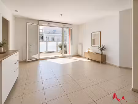 exclusivité – lyon 7e – 3 pièces lumineux avec terrasse et