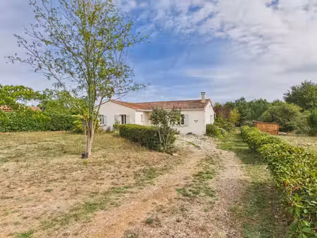 belle maison de plain-pied avec piscine et jardin