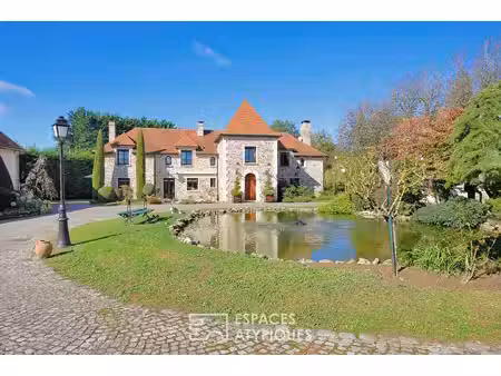 domaine de prestige avec dépendances  piscine et parc