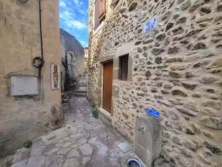 maison de village en pierre de 69 m² avec terrasse