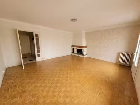 auch basse ville  dans immeuble sécurisé et proches des comm
