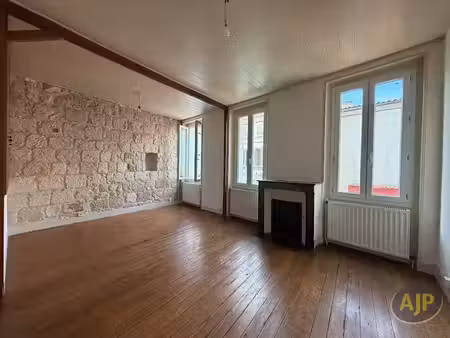 vente immeuble 6 pièces 136 m² à pons (17800)  133 500 €