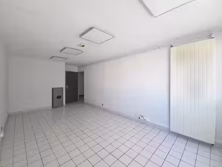 location bureau 10 pièces 257 m² à saint-quentin (02100)