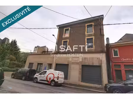 immeuble composé de 5 bureaux et de 3 appartements