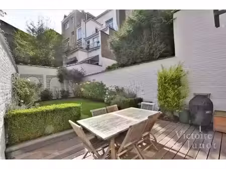 appartement à louer avec terrasse et jardin   ixelles (vbe70560)