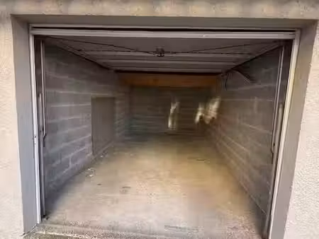 parking à louer 15 m² - sanary-sur-mer (83) - 115€
