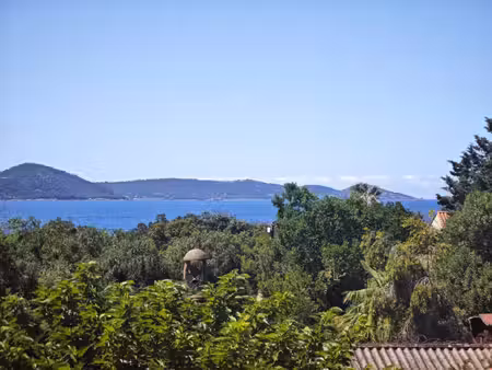 vue mer  extérieurs et potentiel : une villa singulière