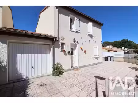 maison traditionnelle à le cendre (63670)