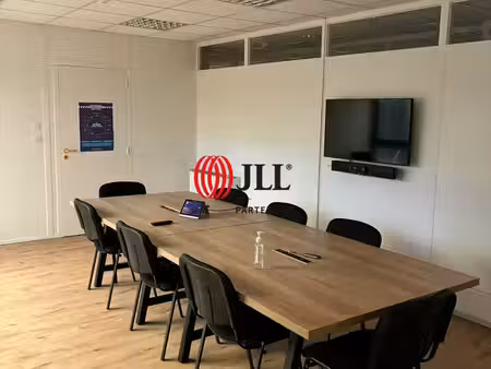 location local professionnel 577m² clermont ferrand 63100
