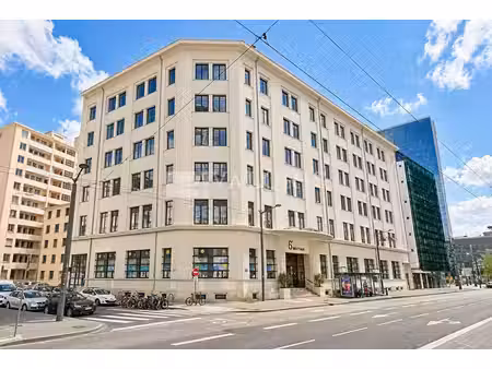 location local professionnel 902m² lyon 6ème