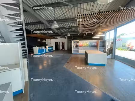 location commerce lons 64140 280m²