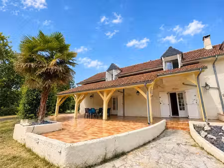 location maison 6 pièces 196m2 bosdarros 64290 - 1200 € - surface privée