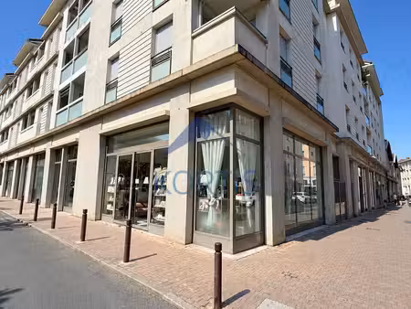 location commerce 102m²