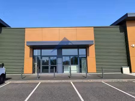 location commerce 228m² à 613m²