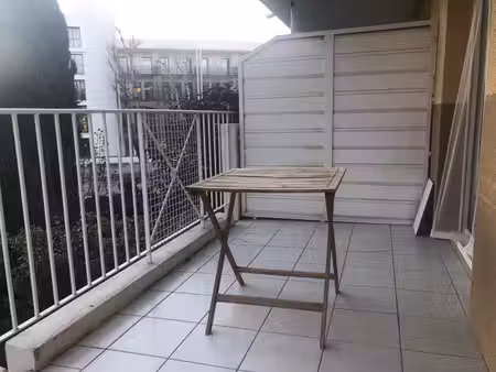 studio tres bon etat avec terrasse et parking proche iae puyricard