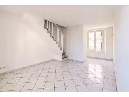 location appartement 2 pièces 40 m² à cuers (83390)
