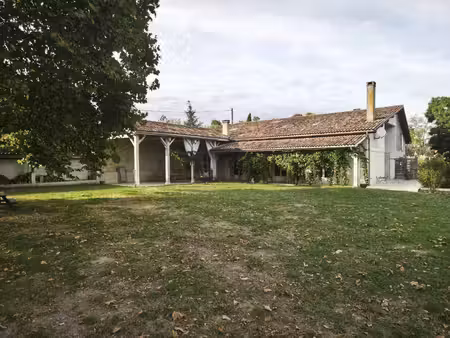 propriété de caratère avec fort potentiel à proximité de casteljaloux
