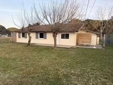 location meublée maison 4 pièces à hourtin (33990)  961 €