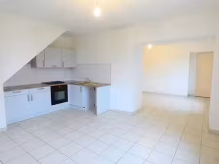 location maison 4 pièces 94.25 m² à saint-genis-laval (69230)  950 €