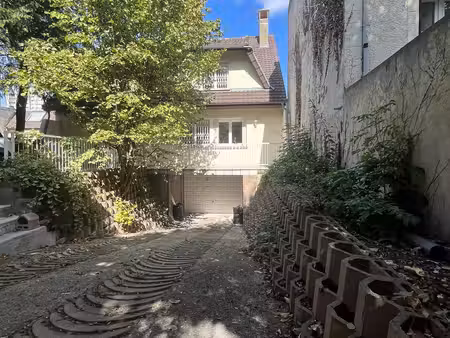 maison indépendante 185 m² – 4 chambres – sous-sol total – métro ligne 11 à pied