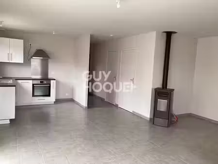 location maison 4 pièces 90.5 m² à dol-de-bretagne (35120)  900 €