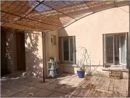location meublée maison 25 m² à uzès (30700)  750 €