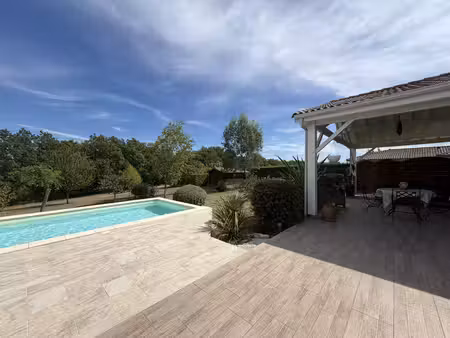 maison 123 m2 avec garage  piscine et terrain de 4000 m2