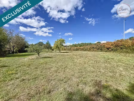 terrain à bâtir de 1795m² borné