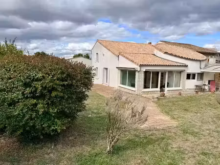 vente maison 5 pièces 148 m² à pons (17800)  253 000 €