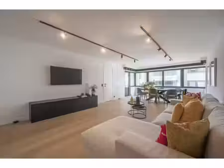appartement te koop in knokke-heist met 2 slaapkamers