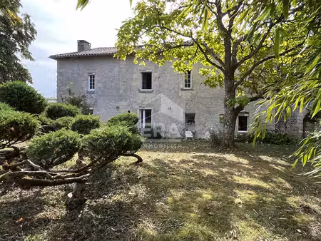 a vendre ensemble immobilier maison  dépendances et terrain à 15 minutes de périgueux 2400
