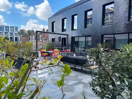 location local professionnel 213m²