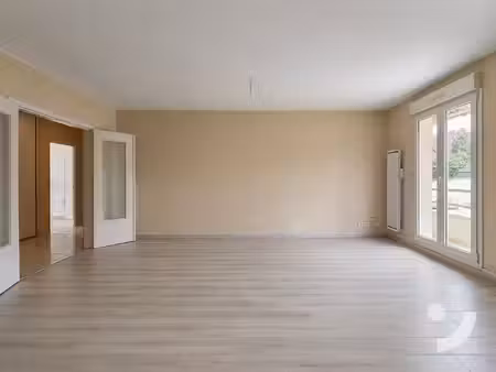 appartement 89 53 m2 avec balcons  ascenseur et parking reims proche gare