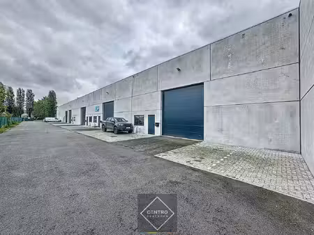 nb magazijn / opslagruimte (410m2) met volledige overspanning en hoge sectionaalpoort te h
