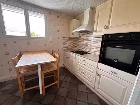 location maison 5 pièces 115 m² à cheny (89400)  880 €